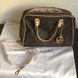 BNWOT Michael Kors purse with crossbody strap